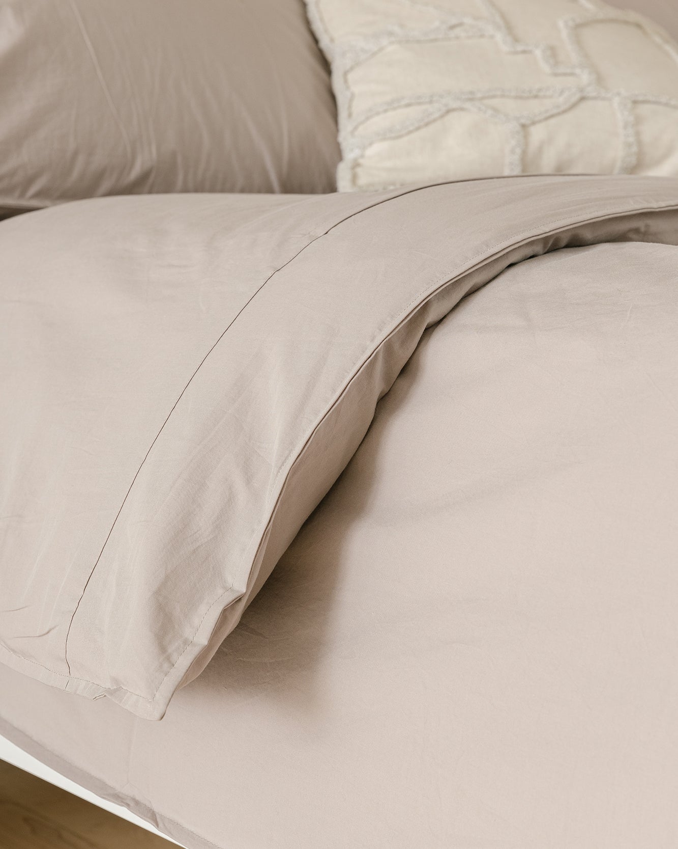 Woven Fabric 5-Piece Bedding Set (Duvet Cover, Fitted Sheet, Flat Sheet, Pillow Cases x2)