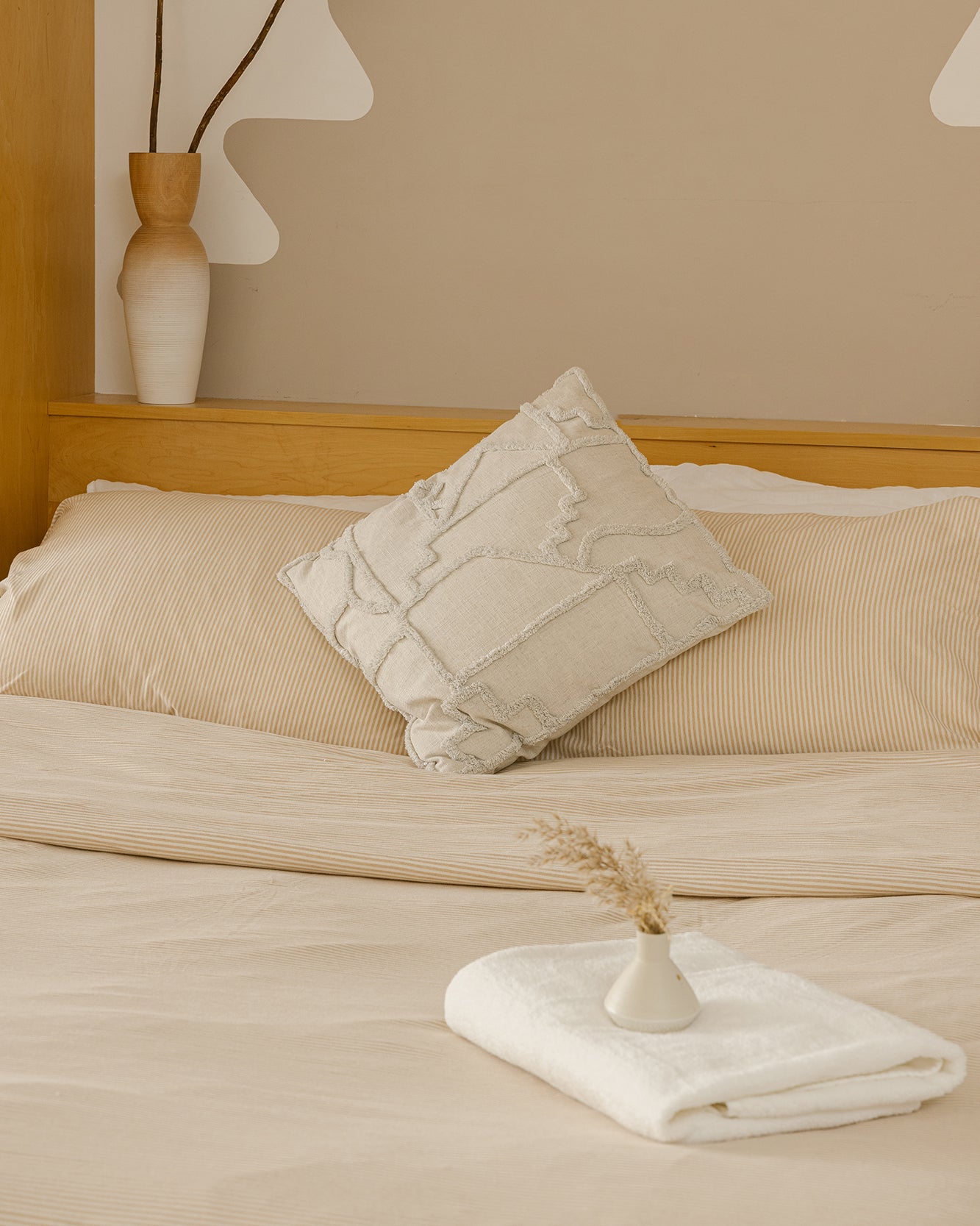 Knitted 5-piece Bedding Set (Duvet Cover, Fitted Sheet, Flat Sheet, Pillow Cases x2)